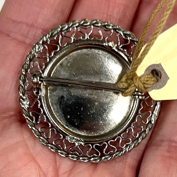 INTAGLIO REVERSE CAMEO LADY BLACK FACETED GLASS ROUND 1.5” BROOCH VINTAGE EUC - Picture 5 of 8